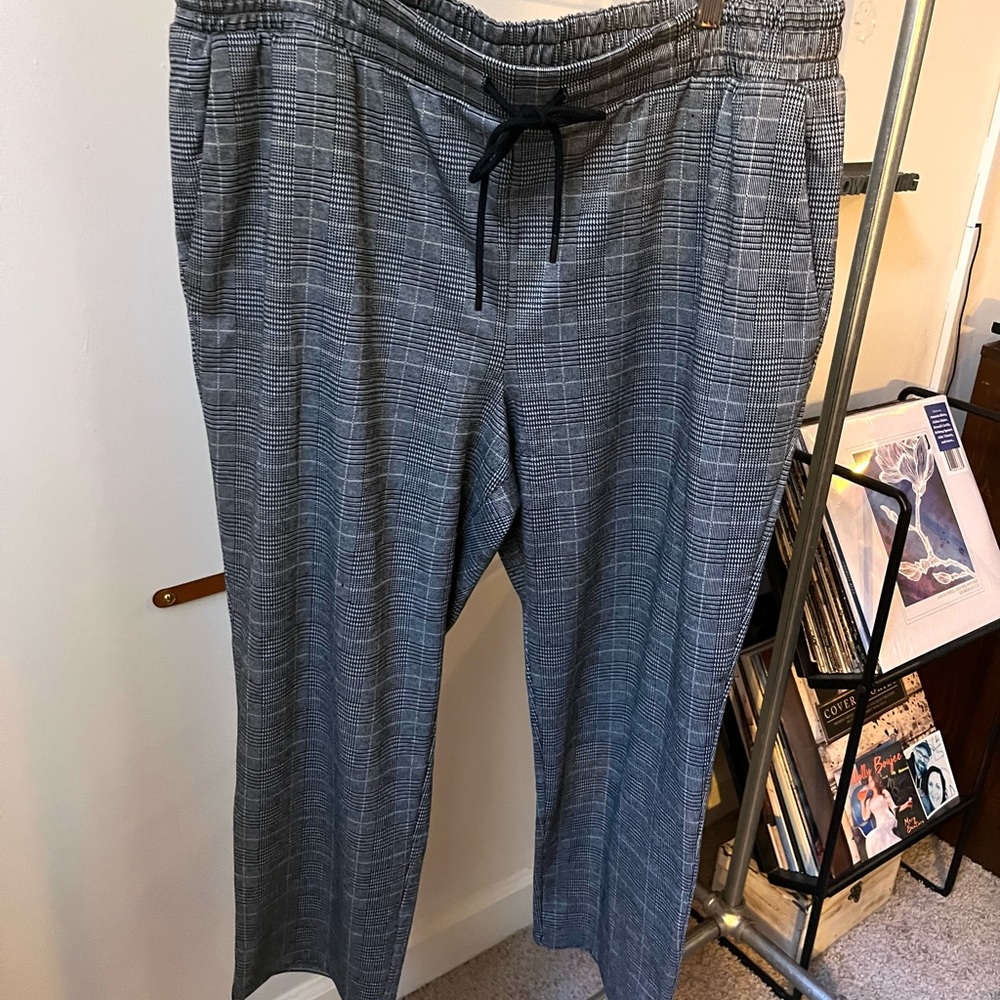 Gray Plaid Pull On Ankle Pant